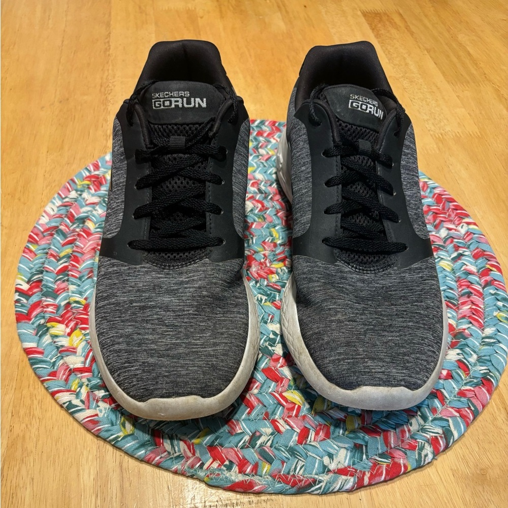 Men’s Skechers charcoal gray in size 10.5, Performance Max GoRun 600 GUC